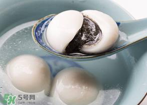 芝麻汤圆上火吗？吃黑芝麻汤圆上火吗？