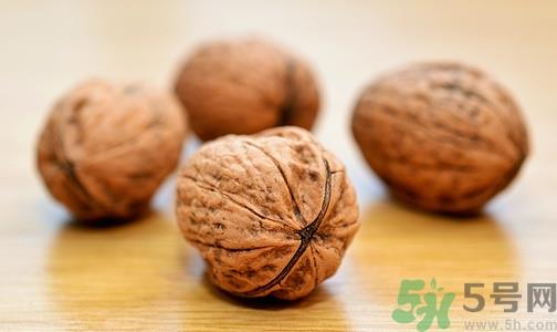 火龙果和核桃能否同食?核桃和火龙果能一起吃吗 火龙果和核桃能否同食?核桃和火龙果能一起吃吗