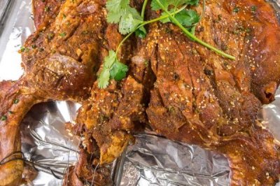 ​一只烤全羊够几个人吃 这个不一定