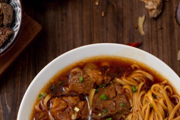 牛肉面能放鸡蛋吗 可以放整个的 牛肉面能放鸡蛋吗 可以放整个的