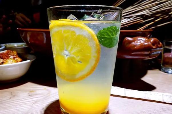 气泡水的气泡是怎么产生的 气泡水是健康的吗