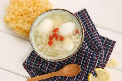 ​银耳汤不能和什么一起吃 银耳汤和什么相克