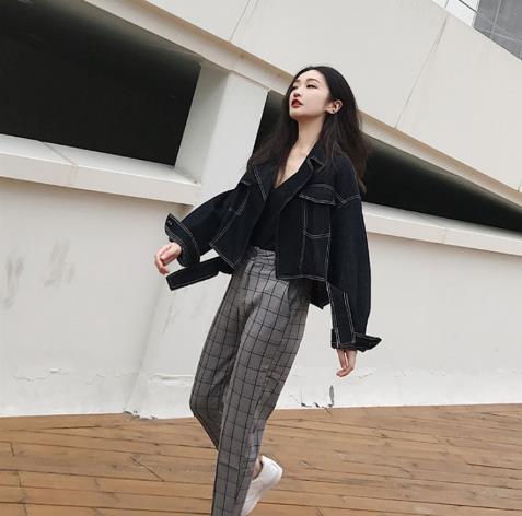 牛仔外套什么颜色好看 牛仔外套颜色搭配图片