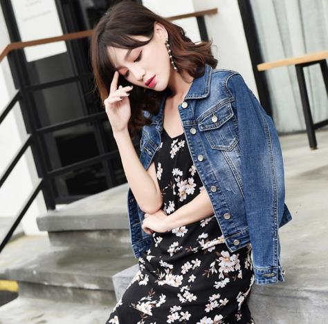 牛仔外套什么颜色好看 牛仔外套颜色搭配图片