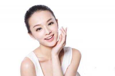 ​化妆水需要避开眼部吗 无酒精化妆水有哪些