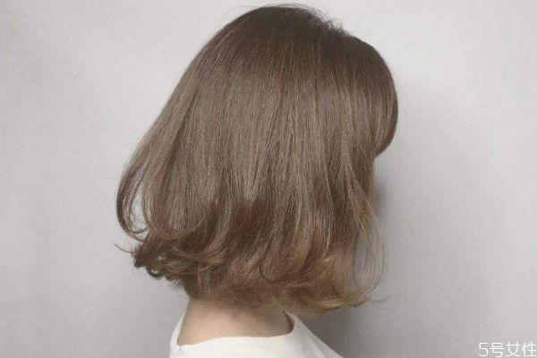 卷发怎么打理头发呢 怎么样卷发才维持的久呢