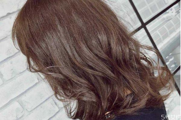 卷发怎么打理头发呢 怎么样卷发才维持的久呢