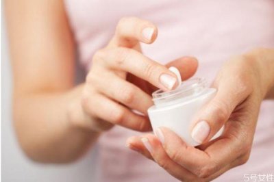 ​眼霜如何选择 挑选眼霜的方法