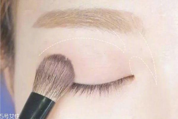 单眼皮小内双怎么画眼妆 单眼皮眼妆基础画法 单眼皮小内双怎么画眼妆 单眼皮眼妆基础画法