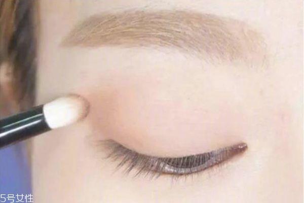 单眼皮小内双怎么画眼妆 单眼皮眼妆基础画法 单眼皮小内双怎么画眼妆 单眼皮眼妆基础画法