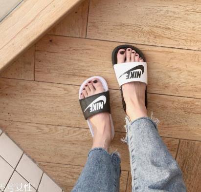 耐克拖鞋可以洗澡吗 要注意防滑