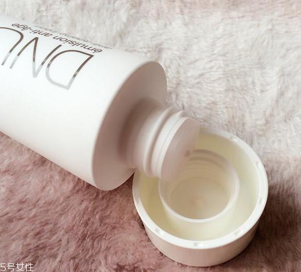 dnunik悦妍焕活乳液好用吗 紧致舒缓就靠它