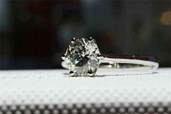 70分钻戒的寓意 爱妻子的象征