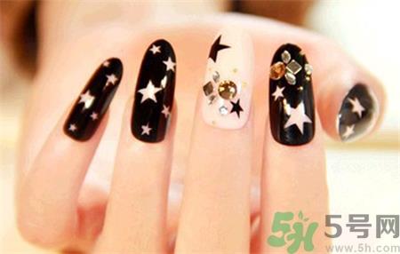 甲片半贴好还是全贴好?玩转秋冬美甲攻略