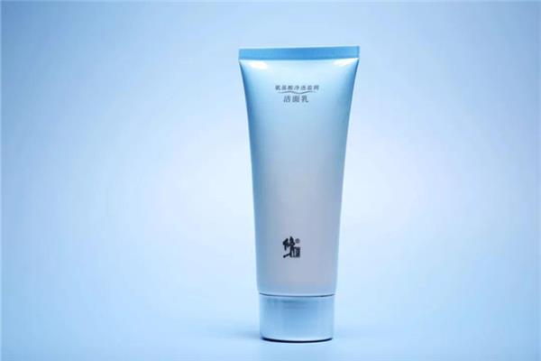 氨基酸洗面奶对油性皮肤有用吗 氨基酸洗面奶对皮肤有没有伤害