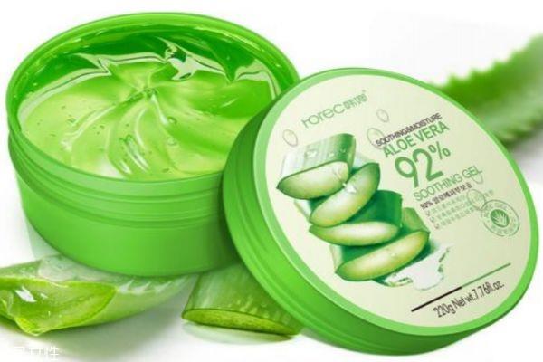 芦荟胶适合油皮吗 芦荟胶可以用来抹痘痘吗