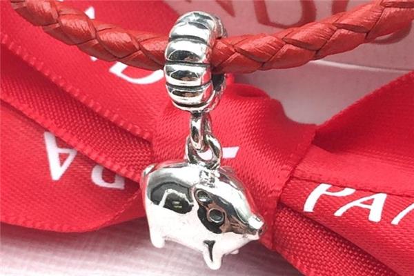 潘多拉猪年红绳手链多少钱 本命年最佳礼物