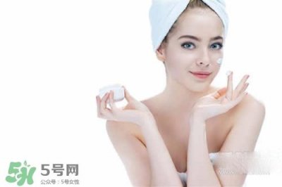 ​肌底液晚上可以用吗？肌底液白天还是晚上用