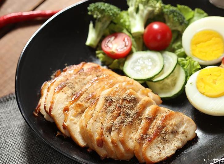 鸡胸肉没炸熟什么样 吃了没炸熟的鸡胸肉怎么办 鸡胸肉没炸熟什么样 吃了没炸熟的鸡胸肉怎么办