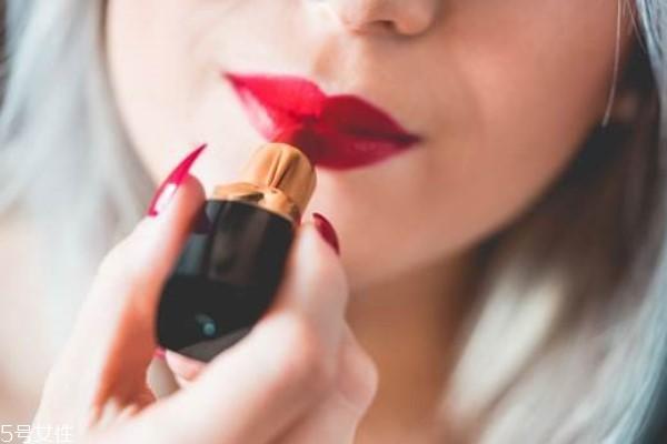 涂哑光口红怎么涂不干 让你轻轻松松美上一整天 涂哑光口红怎么涂不干 让你轻轻松松美上一整天