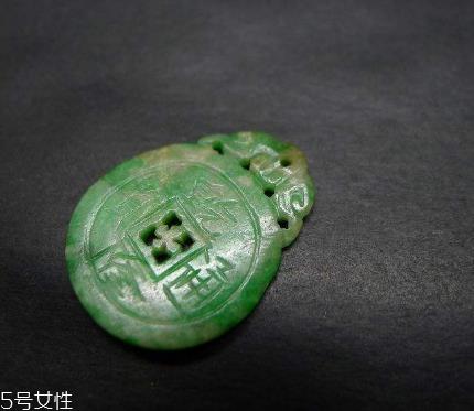 翡翠冰种和糯种哪个好?原来有这么大的区别 翡翠冰种和糯种哪个好?原来有这么大的区别