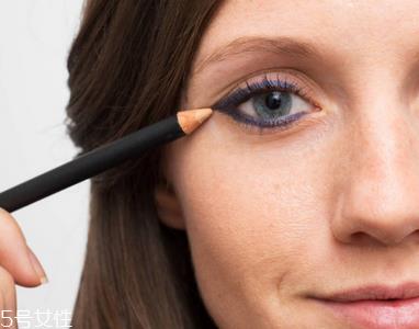 内眼线怎么卸妆 画内眼线产品推荐 内眼线怎么卸妆 画内眼线产品推荐