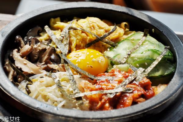 石锅拌饭怎么做 做法很简单 石锅拌饭怎么做 做法很简单