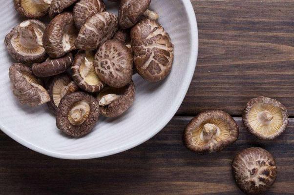 香菇有毒性吗 新鲜香菇不过水有毒吗 香菇有毒性吗 新鲜香菇不过水有毒吗