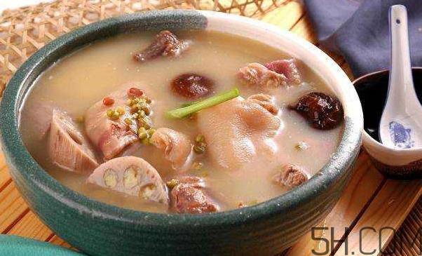 前猪脚好还是后猪脚好?猪脚和什么一起煲汤好 前猪脚好还是后猪脚好?猪脚和什么一起煲汤好