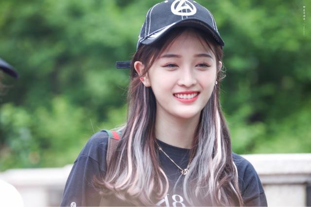 娱乐吴宣仪(中国内地女歌手、影视演员,女子演唱组合宇宙少女成员之一) 1