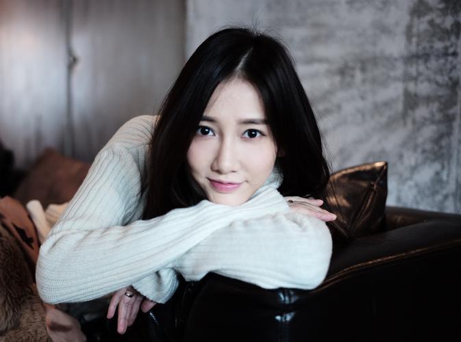 娱乐弦子（本名张弦子、中国流行乐女歌手、演员）  1