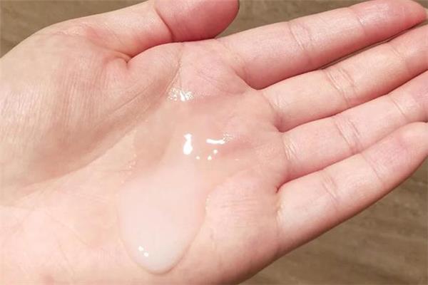 卸妆乳可以卸眼妆吗 卸妆乳可以卸睫毛膏吗 卸妆乳可以卸眼妆吗 卸妆乳可以卸睫毛膏吗