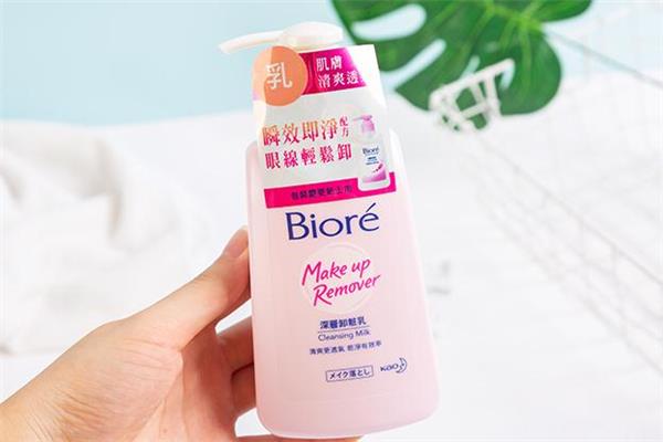 卸妆乳可以卸眼妆吗 卸妆乳可以卸睫毛膏吗 卸妆乳可以卸眼妆吗 卸妆乳可以卸睫毛膏吗