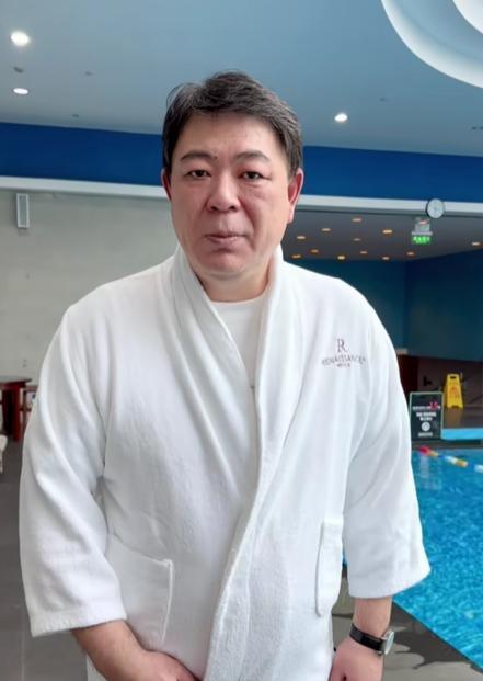 魏嘉否认孩子跟高亚麟上北京户口 自曝陪着高亚麟还了三年债