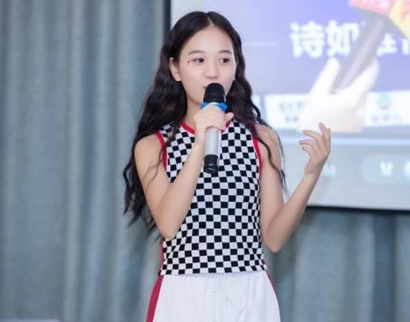 娱乐网红小小如真实身份揭秘:抖音张曼如个人资料 4