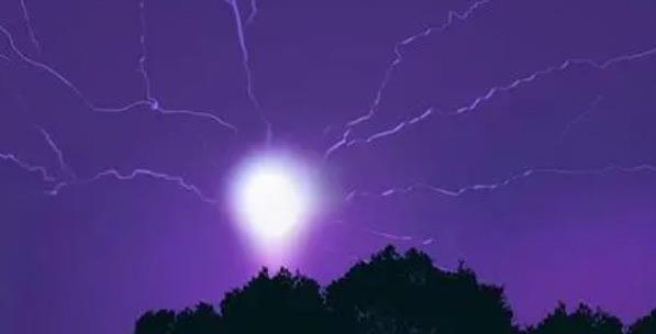 探秘球形闪电威力有多大（球形闪电真实伤人案例）  1