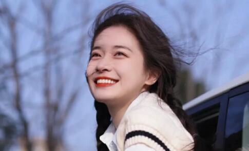 和笑点低的女生相处很愉快