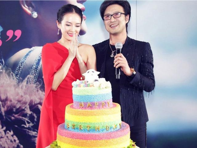 之前二人的的结合曾受过质疑,后来真的是愈发的甜蜜。