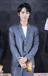 《陈情令》中的肖战,《亲爱的热爱的》中的李现,你更喜欢谁