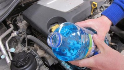 冬天玻璃水喷不出来是怎么回事