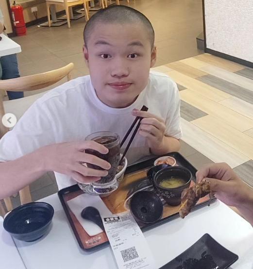 黄家驹墓碑破坏者身份曝光:是个臭名昭著的惯犯