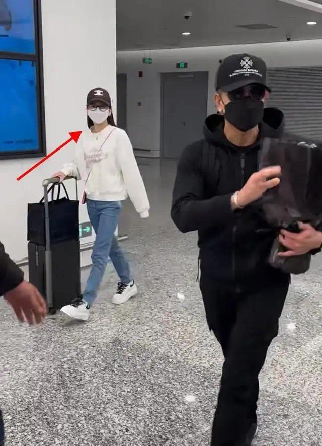 郭富城回应妻子方媛怀三胎:我自己都不知道