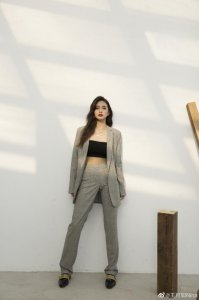 王可如写真超酷御姐范儿 做最真的自己