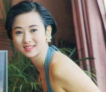 51岁翁虹近照曝光,越老越性感迷人,网友:依然风韵犹存