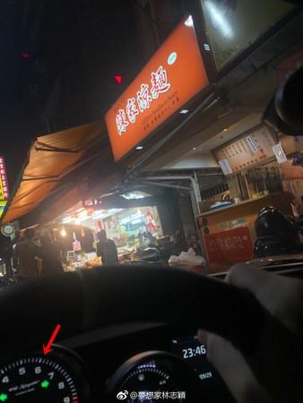 林志颖开车买凉面,网友焦点全在车子的仪表板。