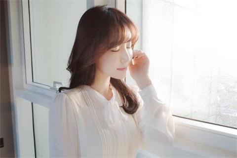 怎么和刚认识的女生聊天找话题,高情商聊天话术范例