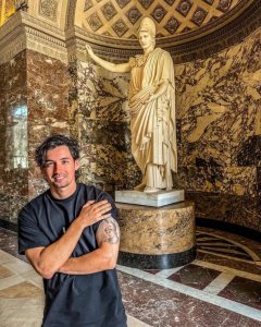 恋小15岁微软帅哥?继承10亿遗产,谈过17任男友,她才是人生赢家?