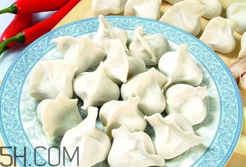 速冻饺子用冷水还是热水煮 冷冻饺子开水还是冷水