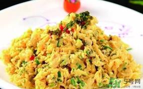 发烧能吃香椿炒鸡蛋吗？发烧可以吃香椿炒鸡蛋吗？