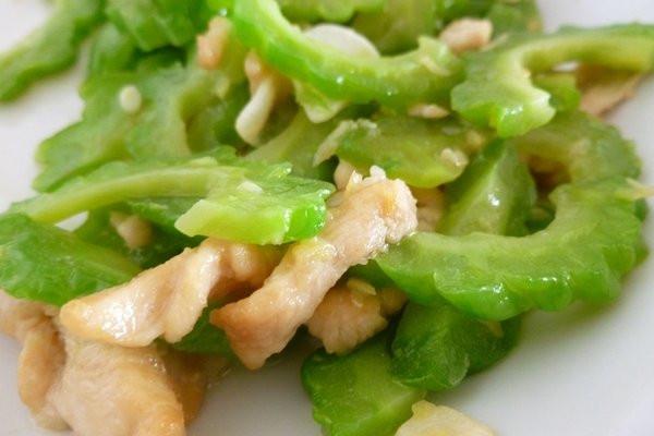 苦瓜不能与什么一起吃 什么人不适合吃苦瓜